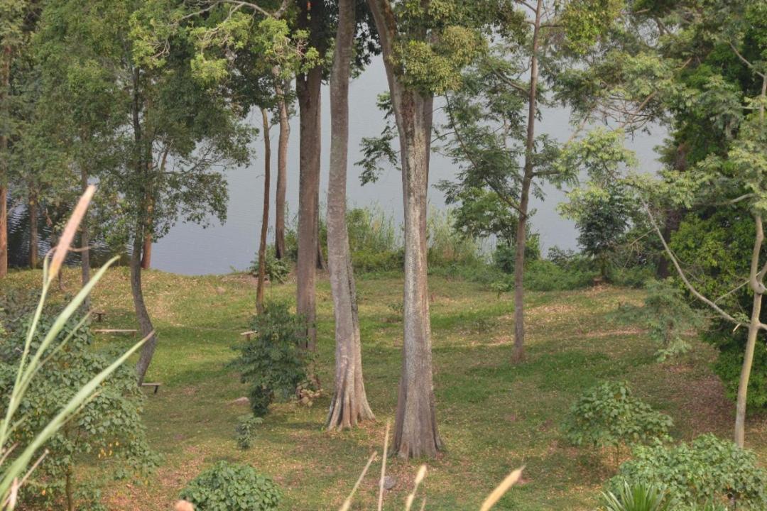 Lake Nyamirima Cottages Fort Portal Exterior foto