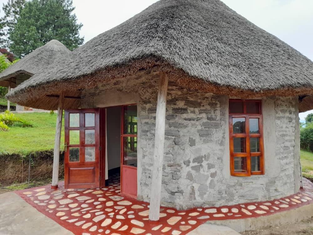 Lake Nyamirima Cottages Fort Portal Exterior foto